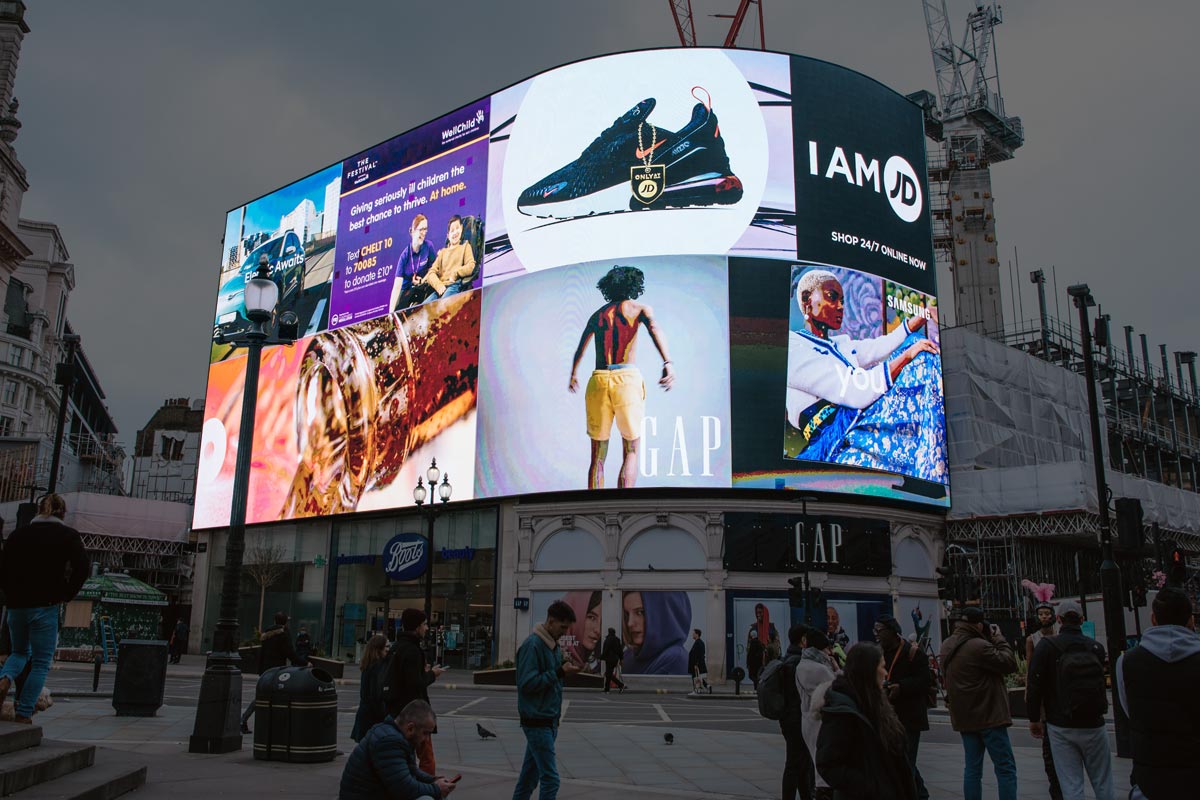 Digital out-of-home DOOH advertising in Seattle